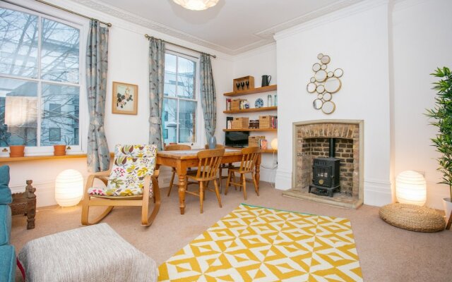 3 Bedroom Flat In Highbury