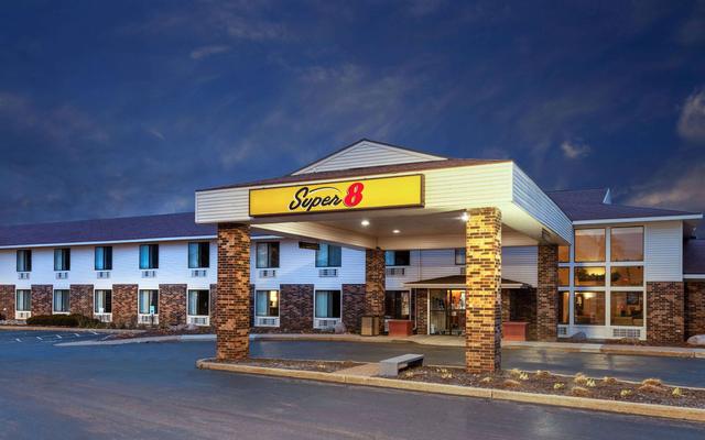 Super 8 by Wyndham Wausau