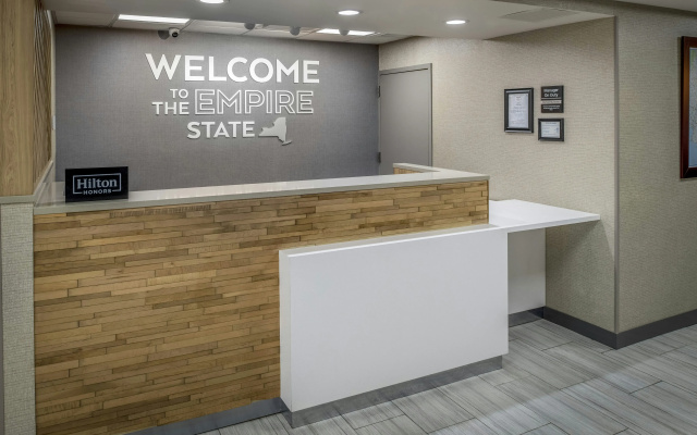 Hampton Inn Long Island / Commack