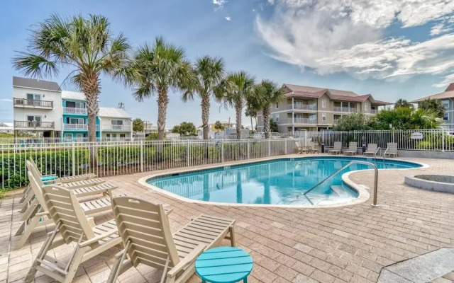 Salty Dog 5 Bedroom Home by RedAwning