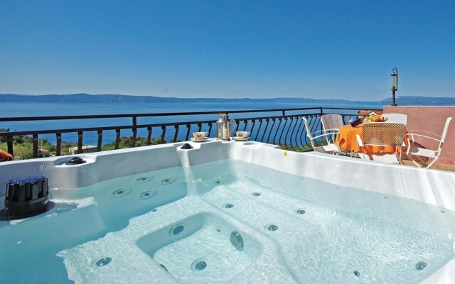 Beautiful Home in Tucepi With Jacuzzi, Wifi and 2 Bedrooms