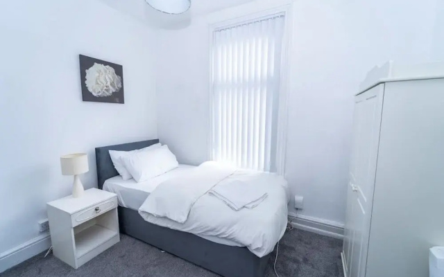 3 Bed House - Sleeps 11 - Pets - Wifi
