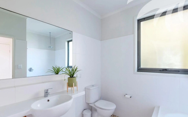 Boom 8 Boomerang Beach