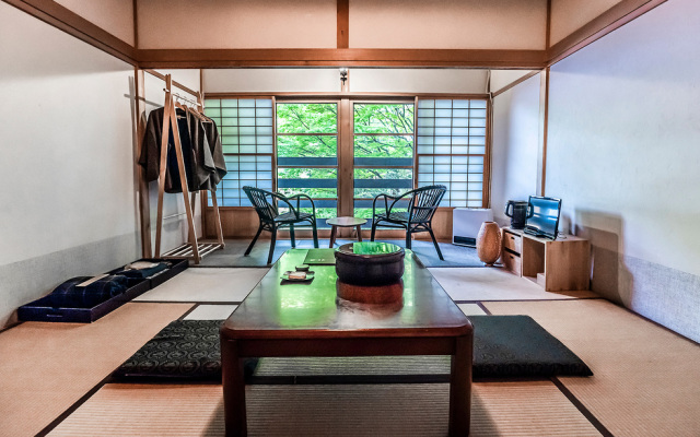 Hatcho no Yu Hot Spring Ryokan