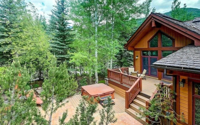 Lupine Residence 5 Bedroom Home by RedAwning