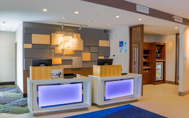 Holiday Inn Express & Suites Detroit Northwest - Livonia, an IHG Hotel