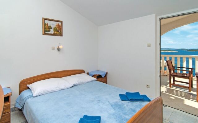 Nice Home in Sevid With 6 Bedrooms and Outdoor Swimming Pool