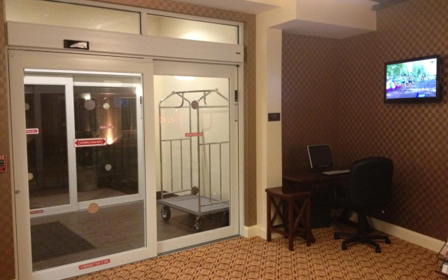 AAshram Hotel by Niagara River