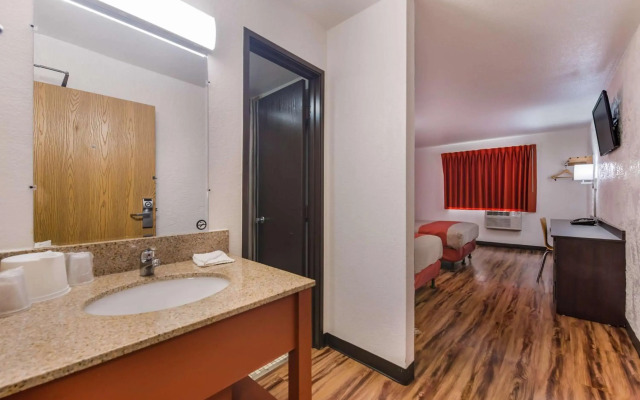 Motel 6 Saint Paul, MN - I-94