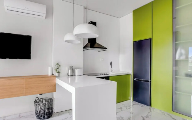 Sanders Old Port Thessaloniki