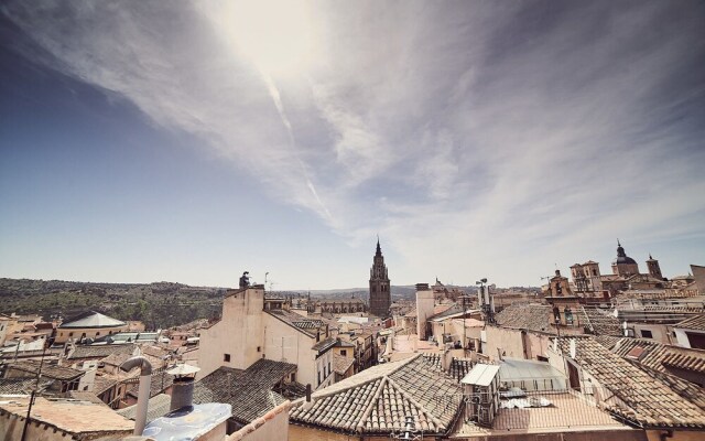 La Balconada de Toledo by Toledo AP