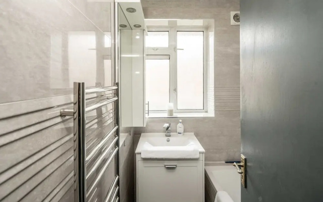 Spacious 3Br Flat With Balcony Near Tottenham Hale