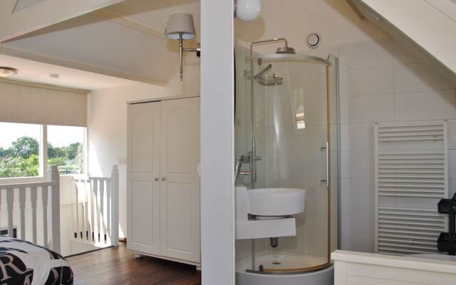 Charming Holiday Home in Ouddorp Near Sea