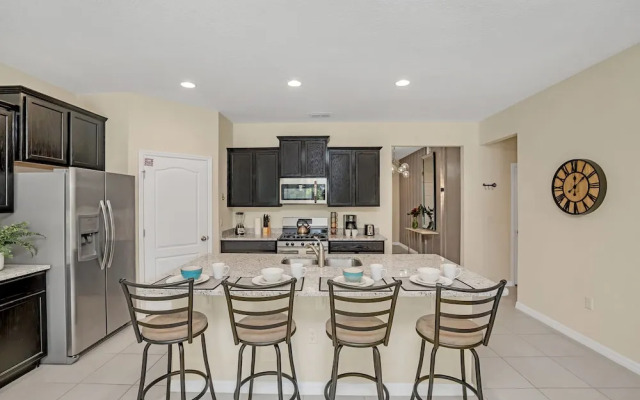 6047 Broad Oak Drive