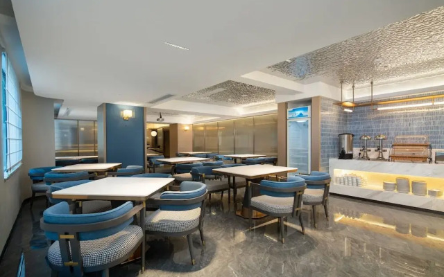 Yizhi Hotel Changgang metro Station