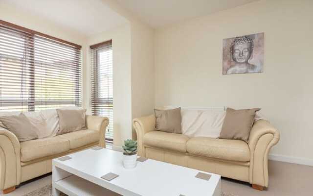 Open plan 2 Bedroom Apartment