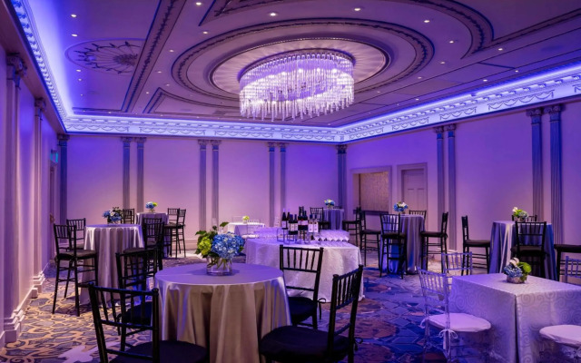 Sheraton Commander Hotel