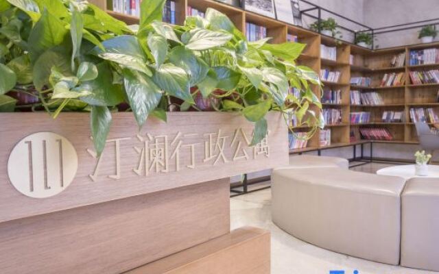 Yunzhu Executive Apartment (Zhengzhou People's Hospital Metro Station)