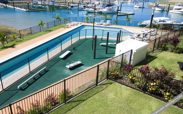 Beachside Magnetic Harbour Holiday Apartments