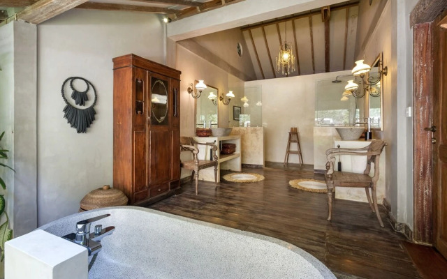 Villa Koyama by Villa Finder