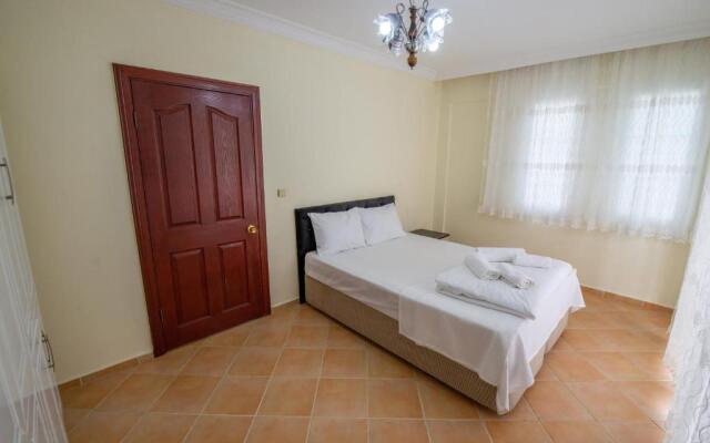 Sahile Yakın Havuzlu Villa 6+2 kişilik