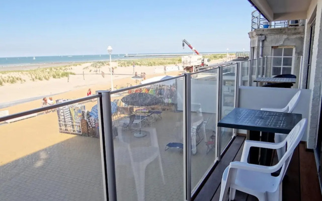 Apartment in Nieuwpoort by the Beach