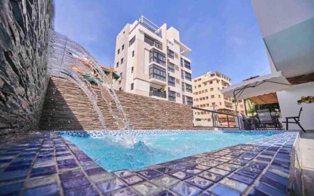 Modern 1BD Downtown+Pool+SmarTVs+BBQ+Gym