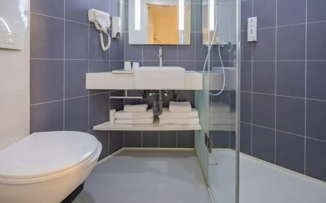 Lianjia Holiday Hotel(Jigang Senior High School)