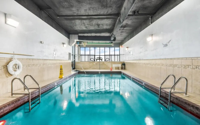 Phoenix III 3031 Beachfront End-unit