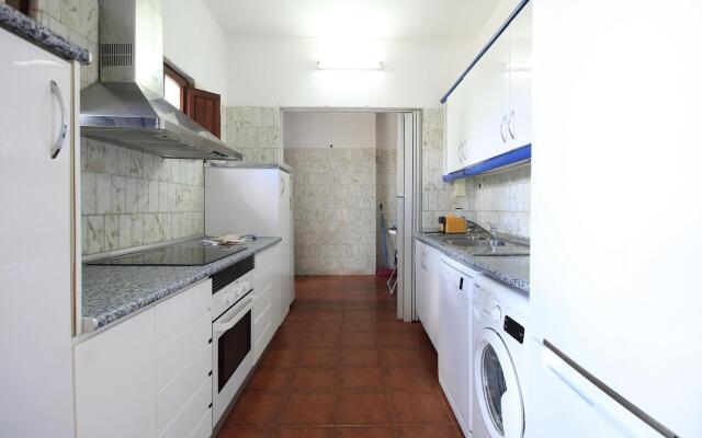 Albufeira Traditional Villa With Pool by Homing