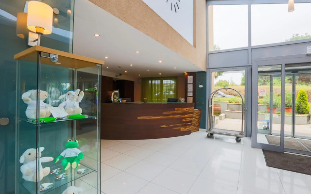 CE Plaza Hotel