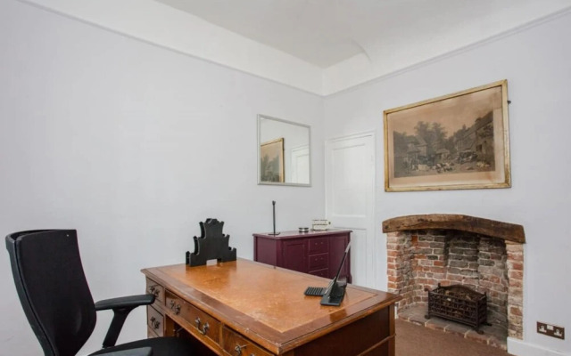 The Royal Retreat -elegant 7bdr With Garden