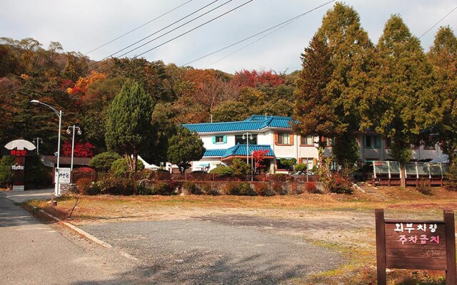 Muju Bakam Villa Pension