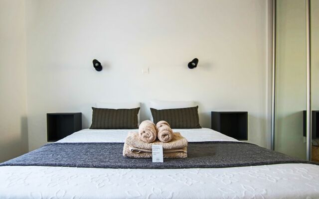 Phaedrus Living: Seaside Modern Flat Lighthouse 63