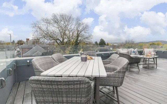 Elliot Oliver - Stunning 3 Bedroom Penthouse With Large Terrace And Parking