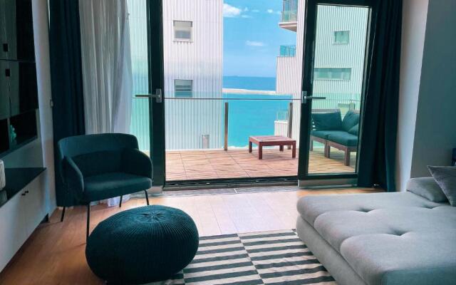 Charming sea view apt - quiet area, 5 min to beach