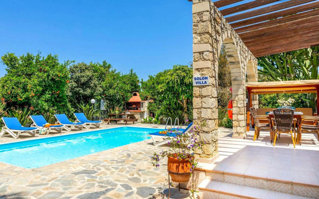 Villa Solon in Polis