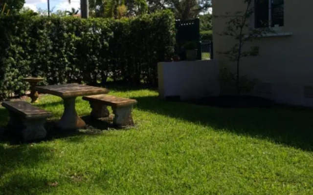 LUXURY Guayabita's House