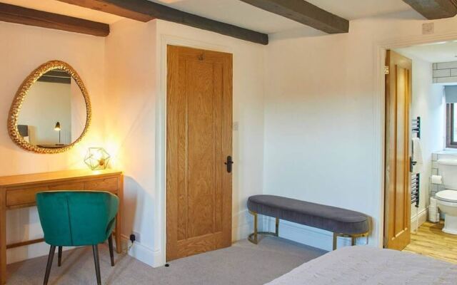 Host Stay The Coach House