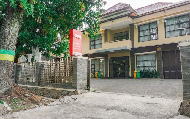 Tekmira Residence Supratman by Oyo Rooms