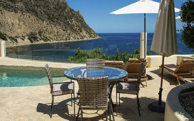 Magnificent Villa With sea Views