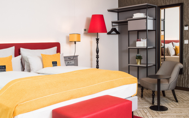 Holiday Inn — the niu, Franz Vienna