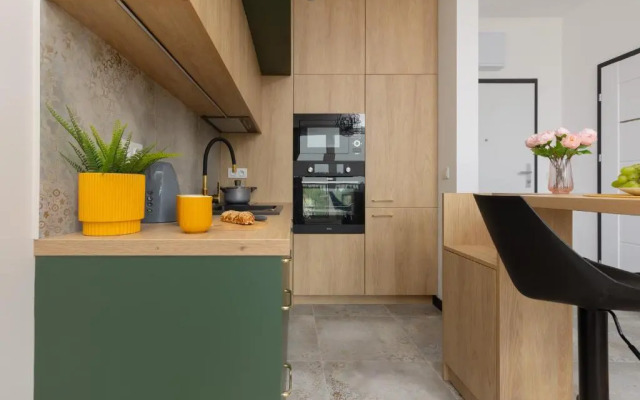 Home Factory Estate Praga Kotsisa by Renters