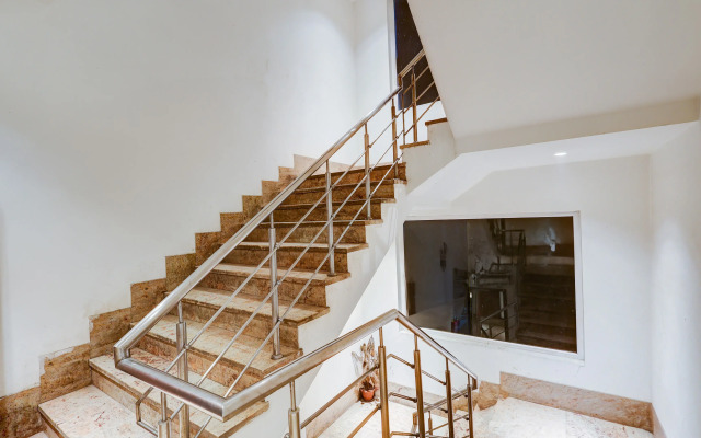 Super Townhouse Chhatarpur Near Metro Park