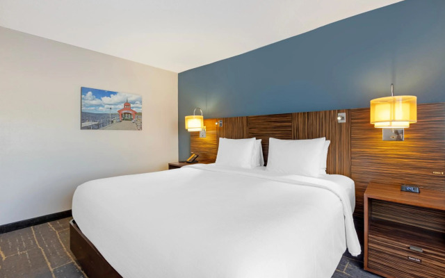 The Lux Hotel & Conference Center, an Ascend Collection Hotel