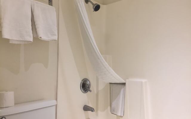 Travelodge by Wyndham Clearlake