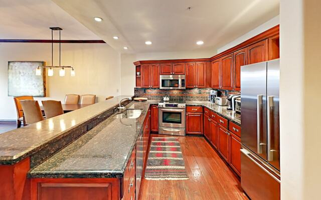 31 Avondale #105 - 3 Br Condo