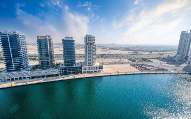 LUX The Pad Executive Suite Canal View 2