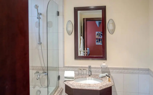 The Palm Jumeirah Villas - Frond E by LUX Holiday Home