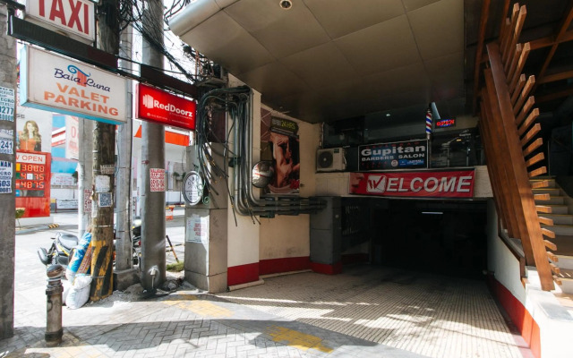 RedDoorz @ Timog Avenue Quezon City